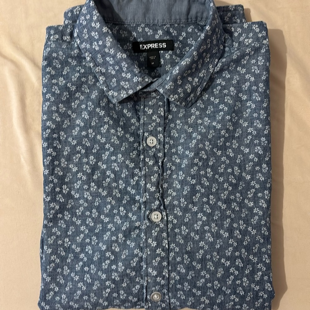 *EXPRESS*Long Sleeve Button Down shirt